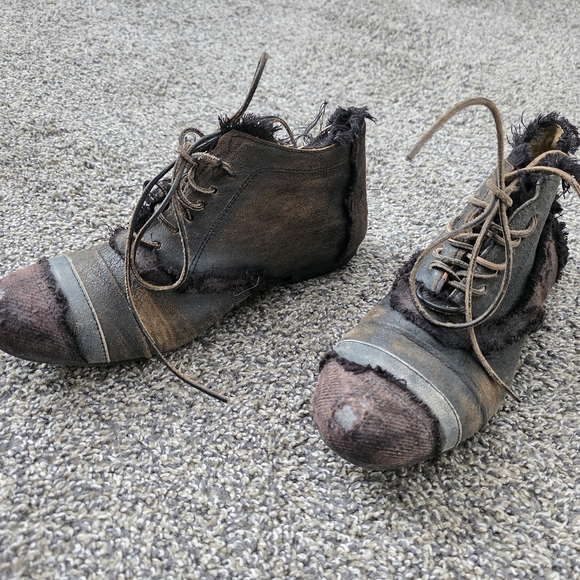 RARE • Magnolia Pearl "Willard" Distressed Black Ankle Boots • Sz 38 | 8 - Picture 6 of 7
